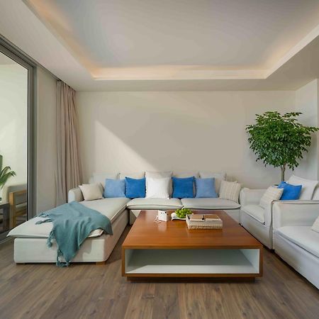 Stunning Apartments Across My Khe Beach ! Rooftop Pool & Gym Da Nang Exterior photo