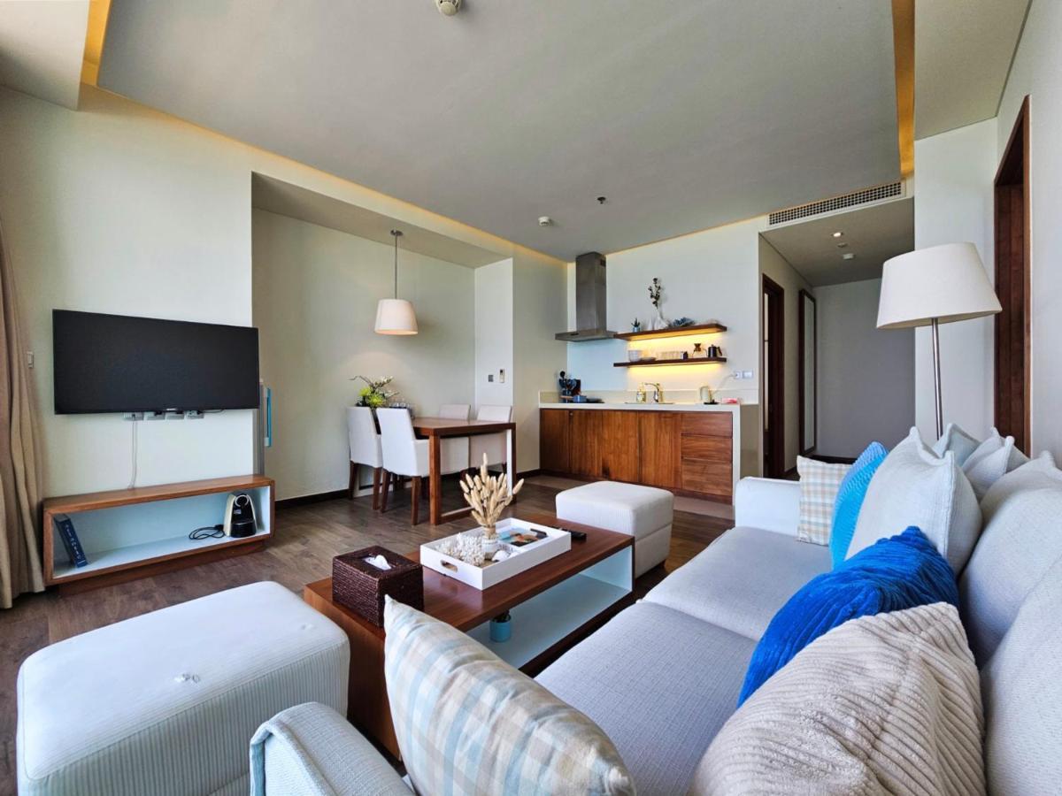 Stunning Apartments Across My Khe Beach ! Rooftop Pool & Gym Da Nang Exterior photo