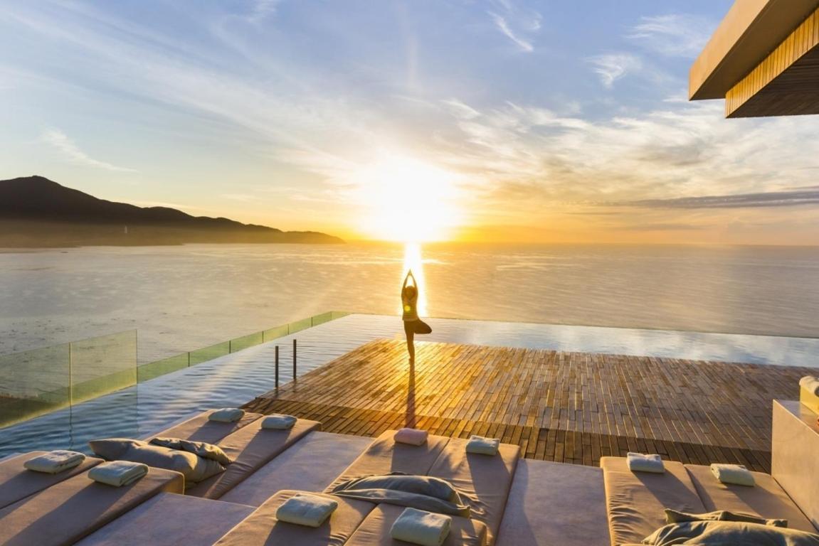 Stunning Apartments Across My Khe Beach ! Rooftop Pool & Gym Da Nang Exterior photo